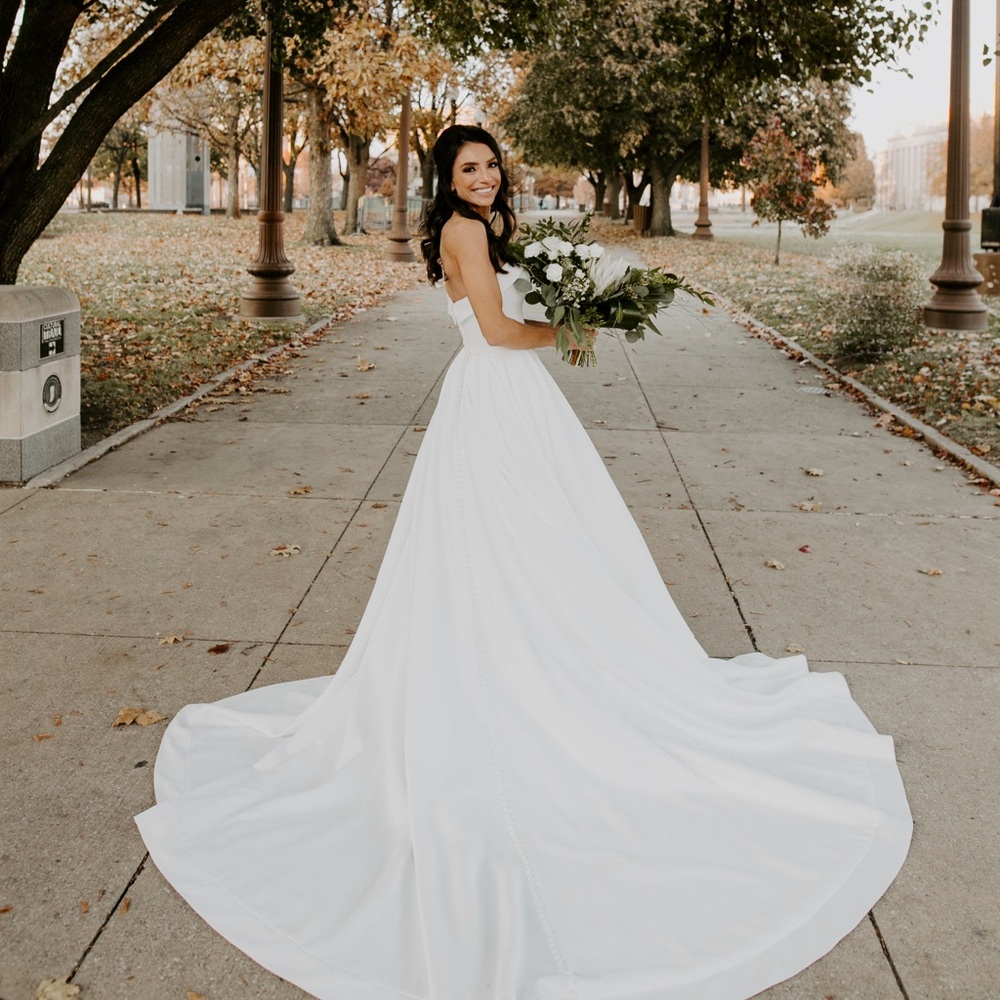 Satin Ball Gown 👰🏻‍♀️